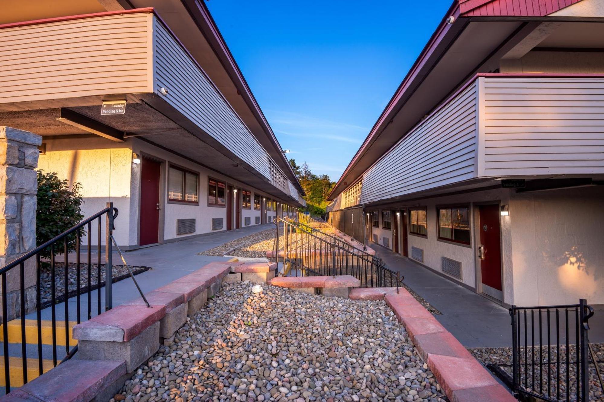 Red Roof Inn Binghamton - Johnson City Exterior foto